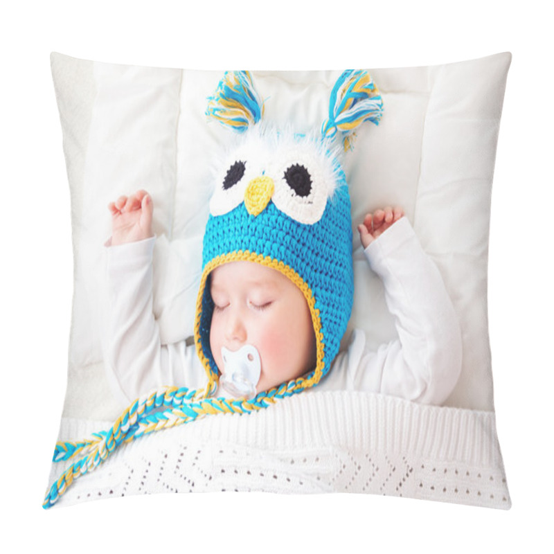 Personality  Seven Month Old Baby Sleeping In The Bed Pillow Covers