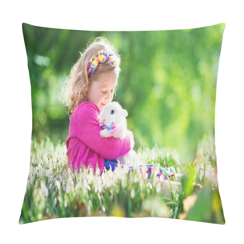 Personality  Little Girl Playing With Bunny On Easter Egg Hunt Pillow Covers