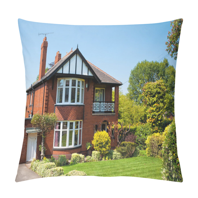 Personality  Typical English House With A Garden Pillow Covers