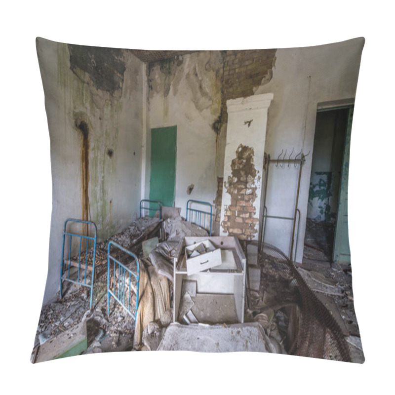 Personality  Old School In Zone Of Alienation Pillow Covers