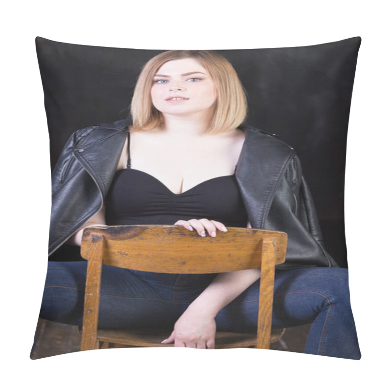 Personality  Beautiful Curvy Girl With Blond Hair And Cheerful Personality Pillow Covers