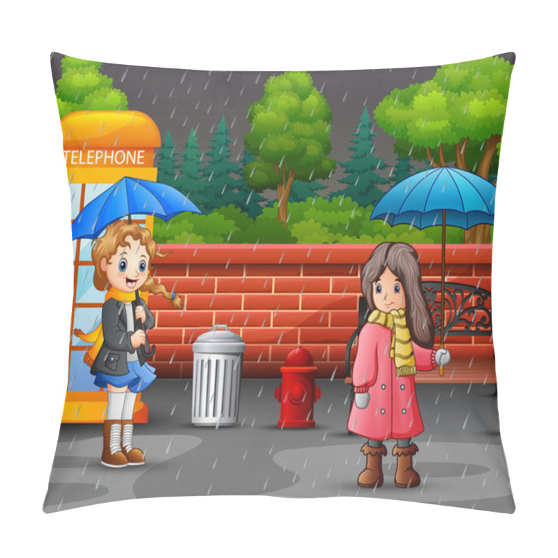 Personality  Cartoon Two Girl Carrying Umbrella Under The Rain In The City Park Pillow Covers