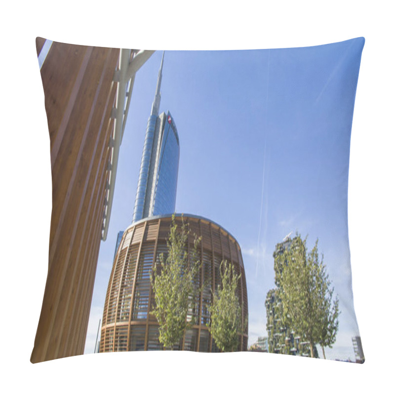 Personality  Unicredit Tower And Unicredit Pavilion Seen From Gae Aulenti Square, Milan, Italy Pillow Covers