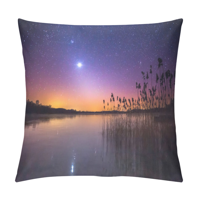 Personality  Zodiac Light And The Milky Way On A Beautiful Night Pillow Covers