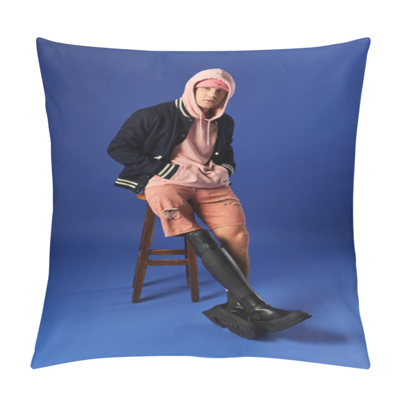 Personality  Young Man Posing Confidently In Casual Attire, Highlighting His Trendy Look With A Prosthetic Leg. Pillow Covers