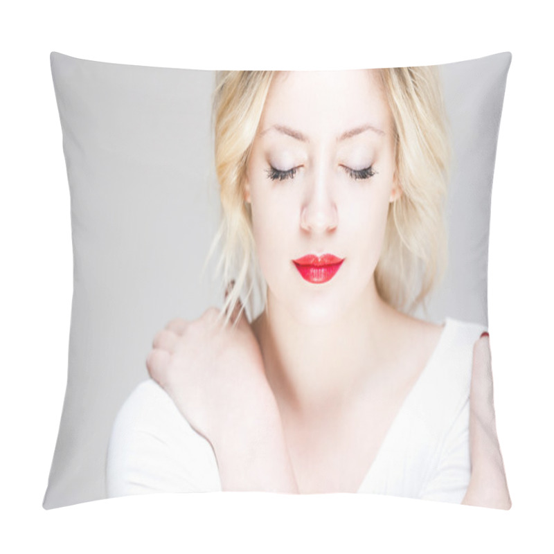 Personality  Pale Princess. Pillow Covers