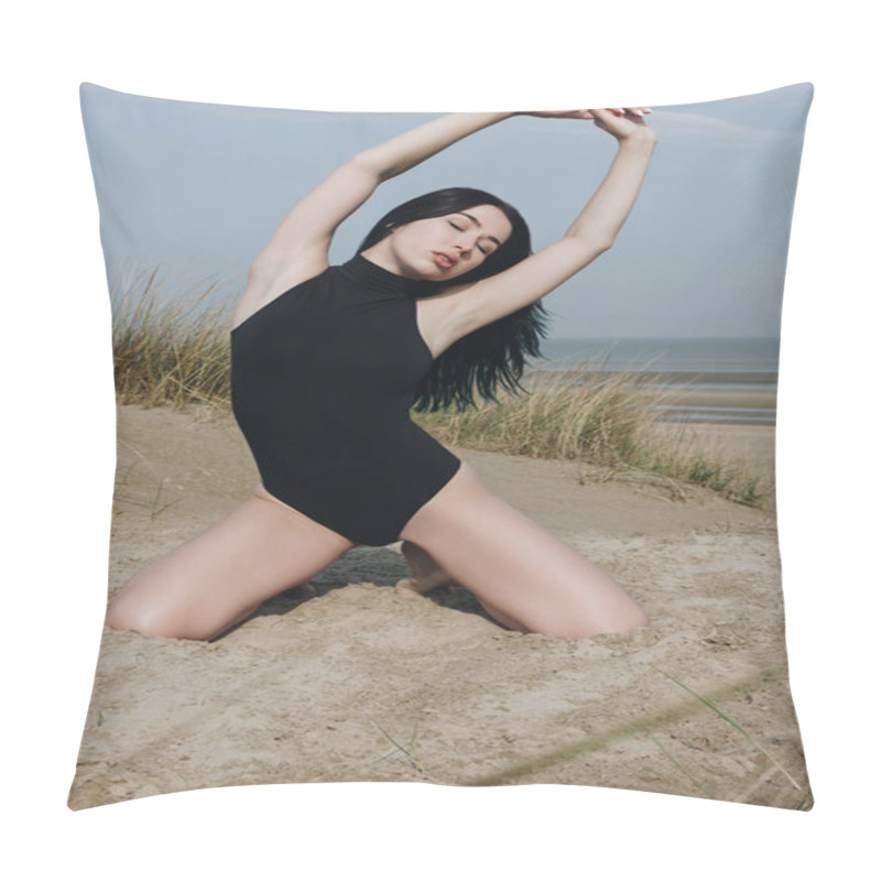 Personality  Beautiful Young Woman In Black Bodysuit Standing On Knees On Sand Dune Pillow Covers