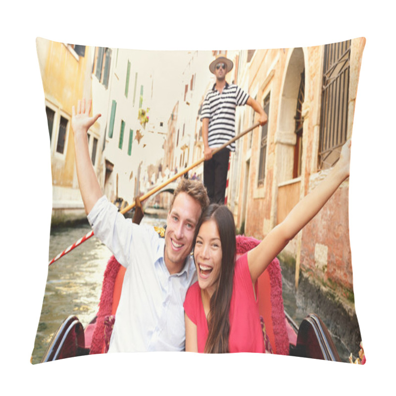 Personality  Happy Couple In Venice Gondola Pillow Covers