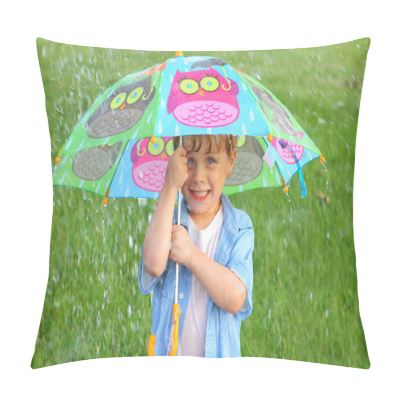 Personality  Child With Umbrella In The Rain Pillow Covers