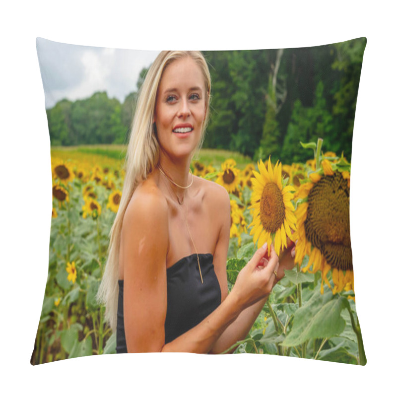 Personality  A Stunning Blonde Model Gracefully Poses In A Vibrant Sunflower Field, Basking In The Warmth Of A Summer Day. The Golden Blooms Surround Her, Creating A Joyful And Radiant Outdoor Scene. Pillow Covers