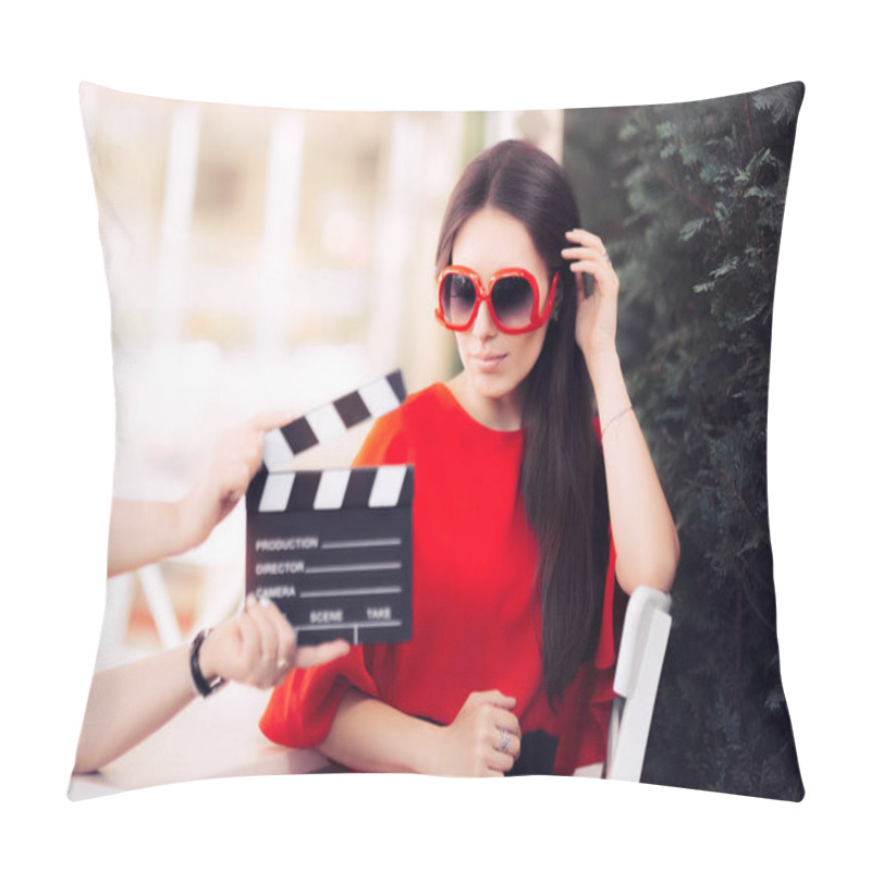 Personality  Actress With Oversized Sunglasses Shooting Movie Scene Pillow Covers