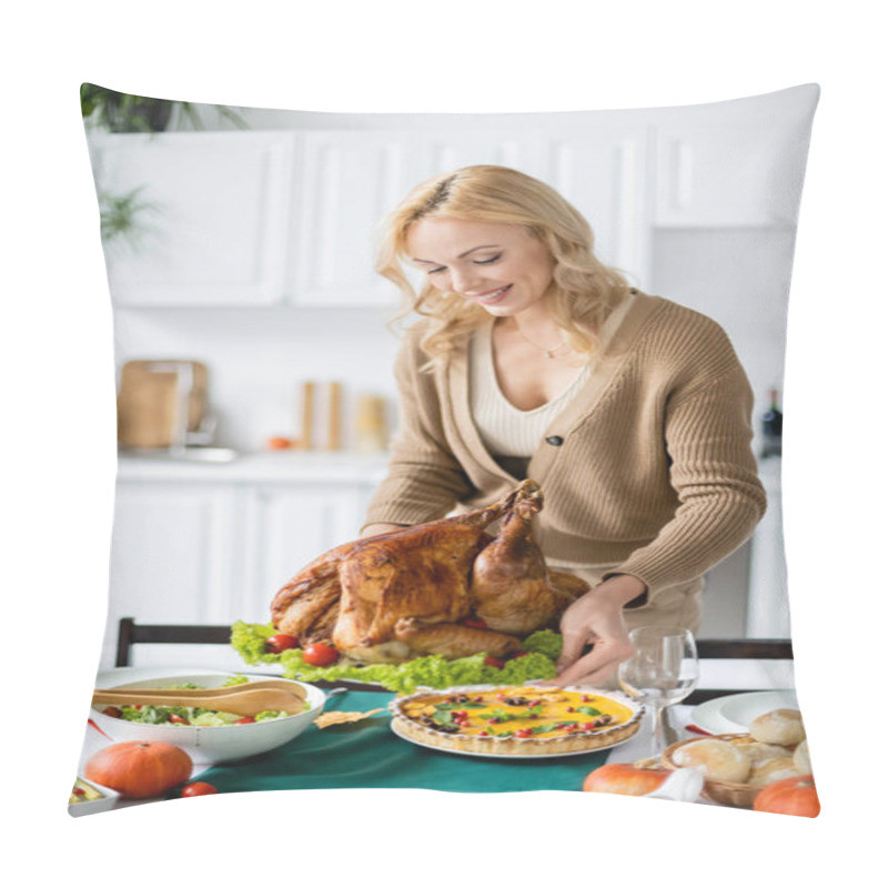 Personality  Smiling Blonde Woman Holding Roasted Turkey Near Pumpkin Pie And Vegetable Salad Served For Thanksgiving Dinner Pillow Covers