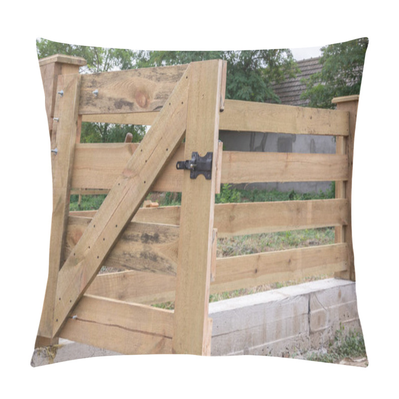 Personality  Wicket Fence In The Style Of A Ranch. Pillow Covers