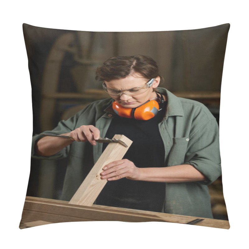 Personality  A Dedicated Female Carpenter Shapes Wood Carefully In Her Well-equipped Workshop, Showcasing Craftsmanship. Pillow Covers