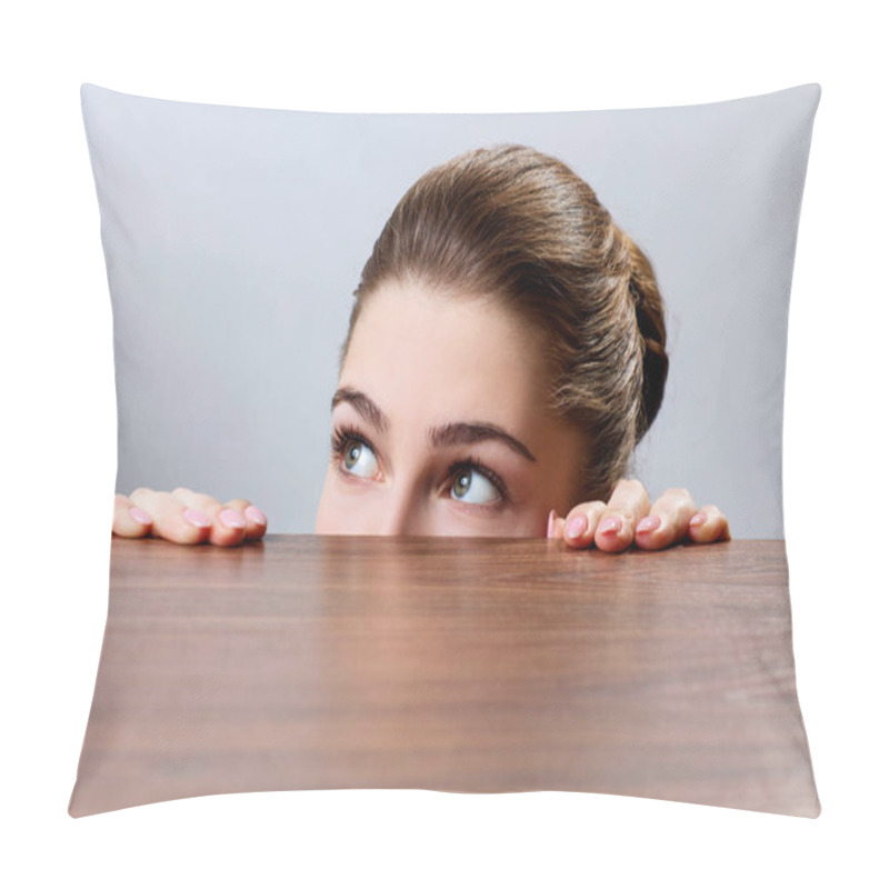 Personality  Woman Peeping Under The Edge Of Wooden Table Pillow Covers