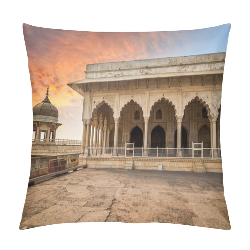 Personality  Sunset Sky Over Musamman Burj Architecture Dome And Diwan-i-khas At Agra Fort.  Pillow Covers