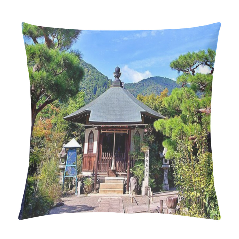 Personality  A Serene Photograph Of A Traditional Japanese Temple Surrounded By Lush Greenery And A Beautifully Landscaped Zen Garden. A Tranquil Stone Path Leads Through The Garden, Creating A Peaceful And Harmonious Atmosphere. Pillow Covers