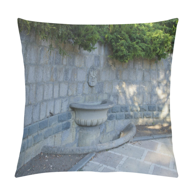 Personality  Old Fountain Pillow Covers