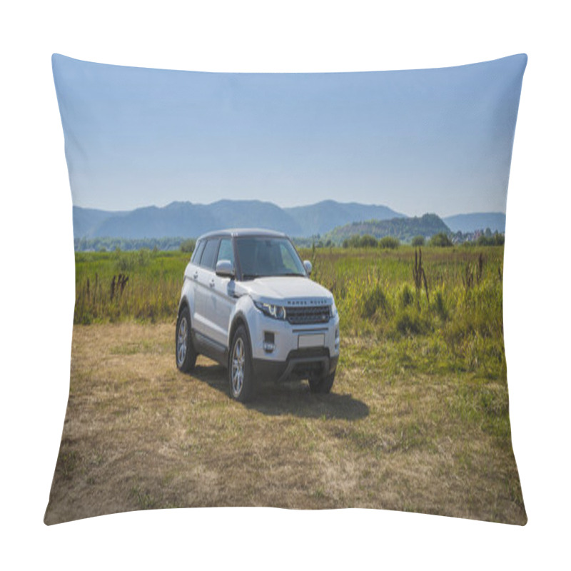 Personality  Car Land Rover Range Rover Is In The Field On A Sunny Autumn Day Near The City Of Samara, Russia. August 1, 2018 Pillow Covers