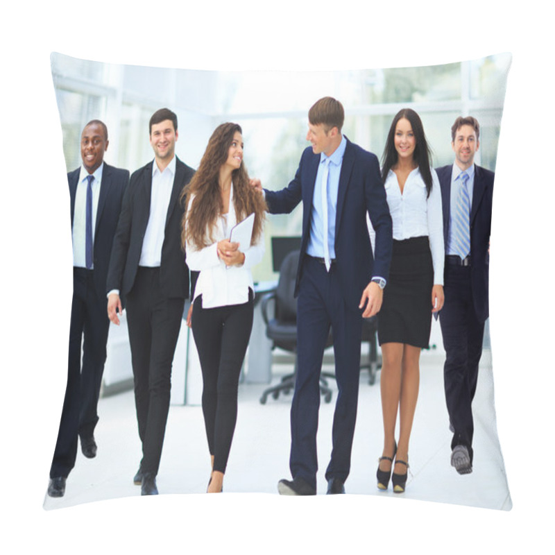 Personality  Team Cheer Up Each Other In The Office Pillow Covers