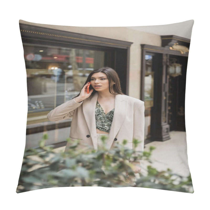 Personality  Surprised Young Woman With Brunette Long Hair And Makeup Talking On Smartphone And Standing In Trendy Outfit With Handbag On Chain Strap Near Blurred Jewelry Store And Plant In Istanbul  Pillow Covers