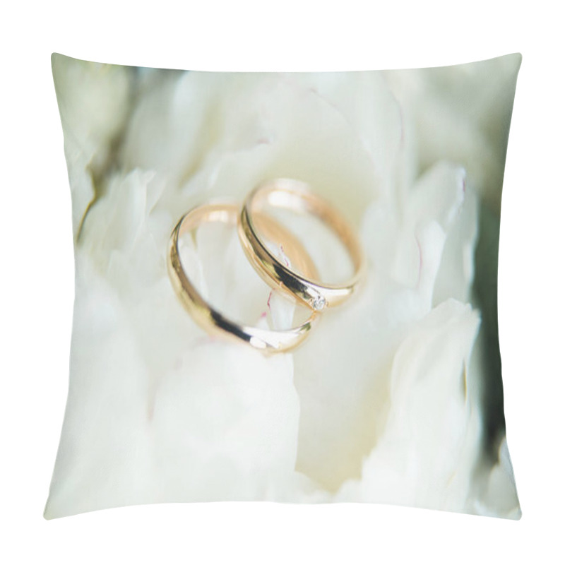 Personality  Wedding Engagement Rings And Flowers Wedding Bouquet Background, Pillow Covers