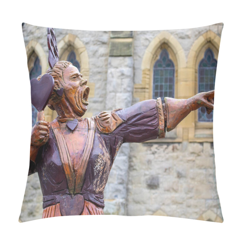 Personality  Llandudno, Wales - September 3rd 2020: A Statue Of The Queen Of Hearts - A Character From The Alice In Wonderland Story, Located In The Seaside Town Of Llandudno In North Wales, UK. Pillow Covers