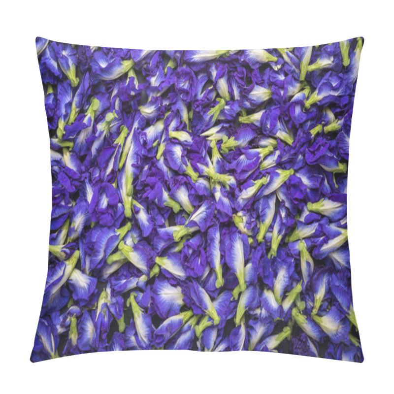 Personality  Top View Fresh Purple Butterfly Pea Flower On Black Stone Board Pillow Covers