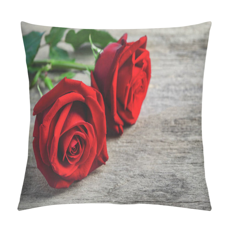 Personality  Close Up Of Red Rose Flower Bouquet On Old Wooden Background With Vintage And Vignette Tone - Valentine's Rose Pillow Covers