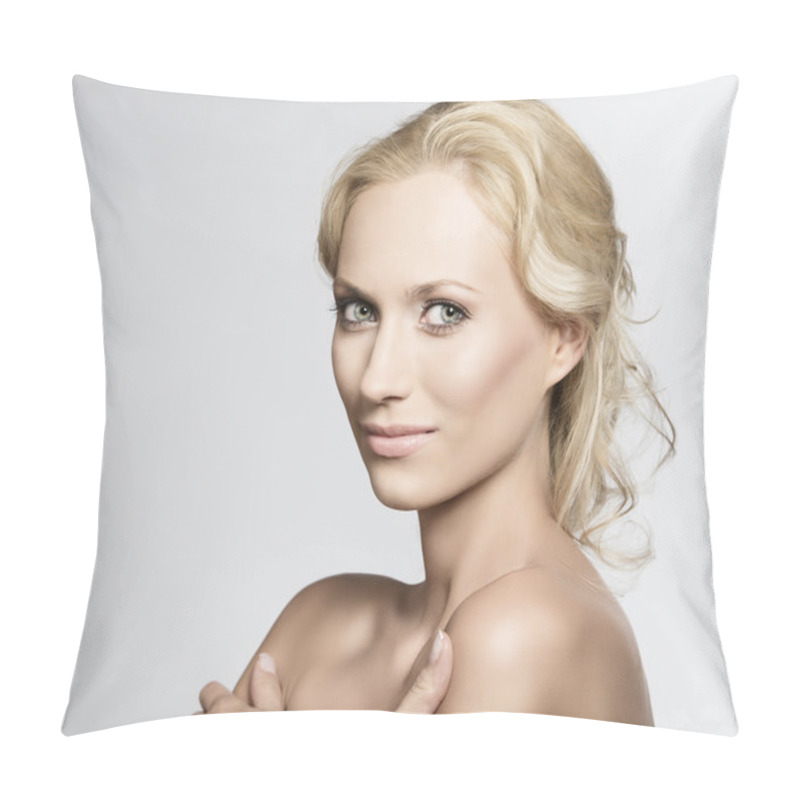 Personality  Portrait Of Pretty Blonde Woman With Crossed Arms Pillow Covers