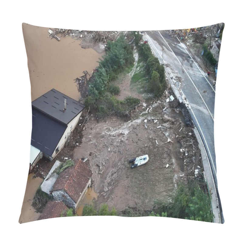 Personality  Jablanica, Donja Jablanica, Bosnia And Herzegovina - October 4th, 2024: Aerial View Of Devastating Landslide And Flooding Pillow Covers