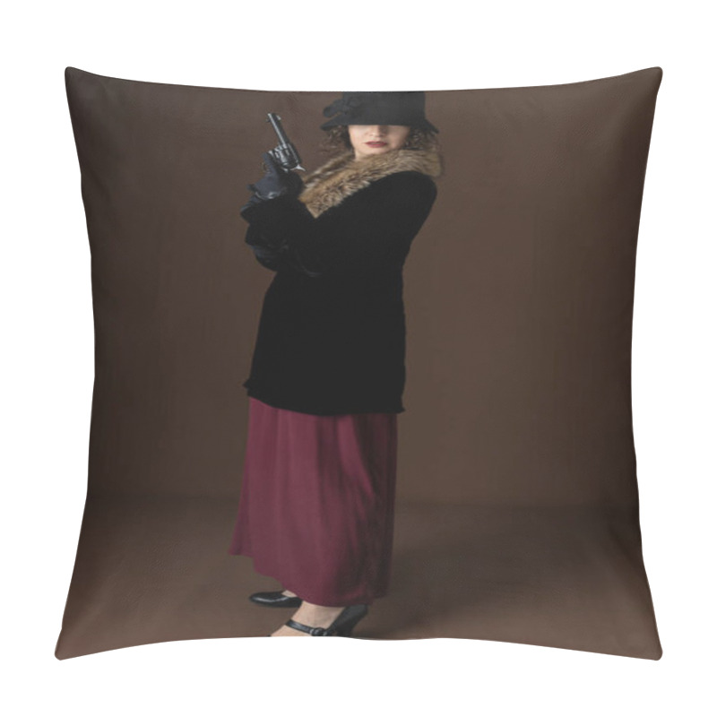 Personality  A 1920s Woman Wearing A Velvet Coat With A Fur Collar And Holding A Gun Pillow Covers