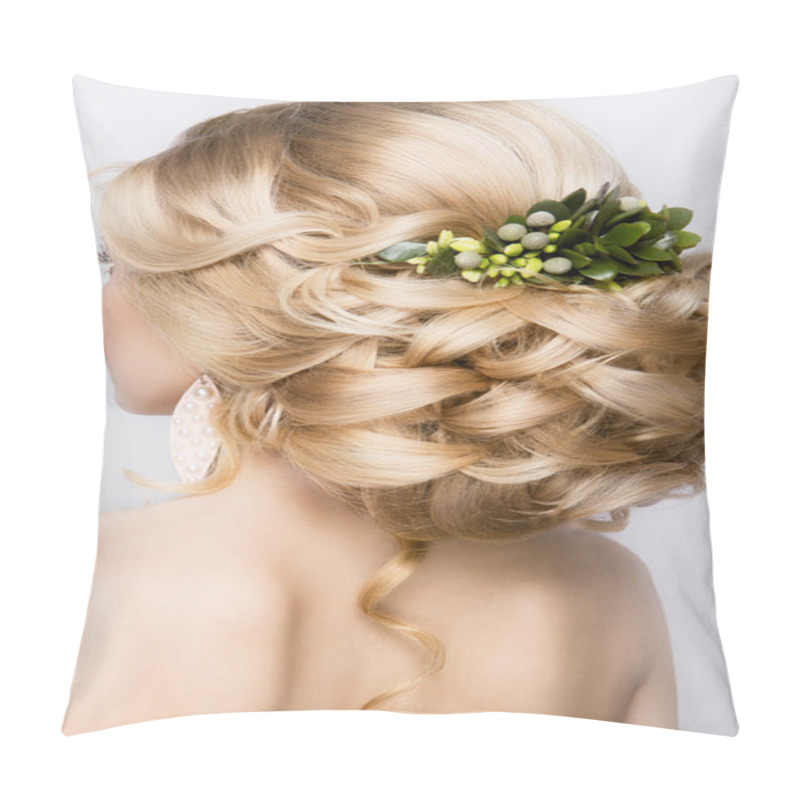 Personality  Fashion Blondie Model Portrait. Hairstyle. Haircut. Professional Makeup. Pillow Covers