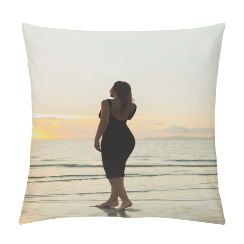 Personality  Back View Of Attractive Woman Standing Barefoot On Ocean Sandy Beach During Sunset Pillow Covers