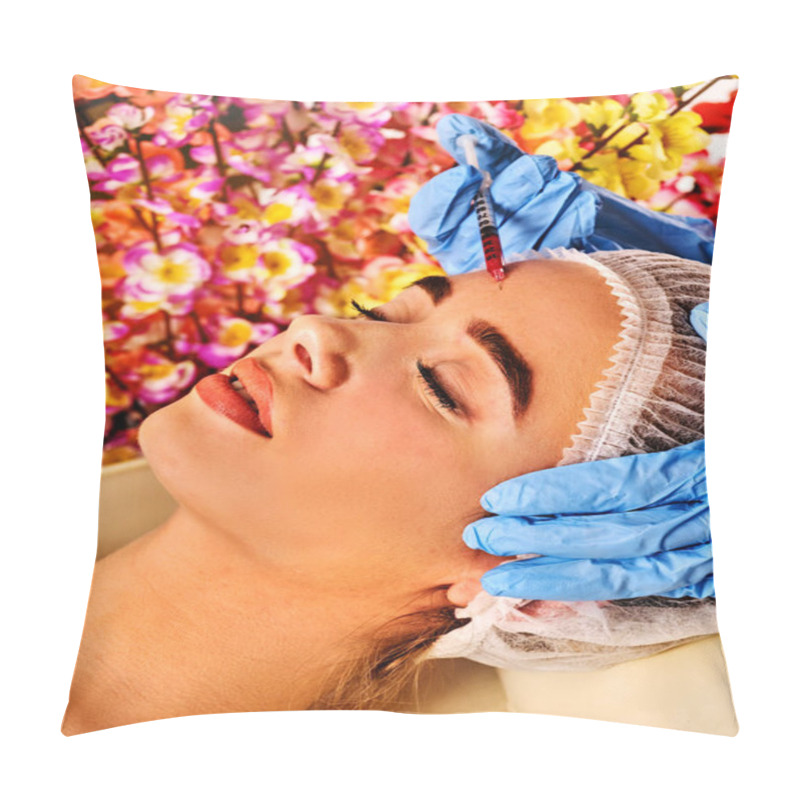 Personality  Dermal Fillers Of Woman In Spa Salon With Beautician. Pillow Covers