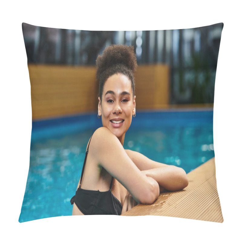 Personality  A Young African American Woman Relaxes By The Serene Waters Of A Spa, Enjoying Carefree Moments. Pillow Covers