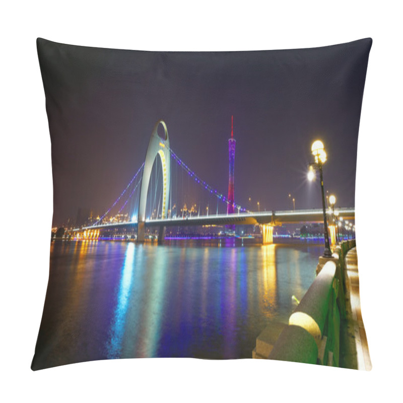 Personality  Zhujiang River And Modern Building Of Financial District At Nigh Pillow Covers