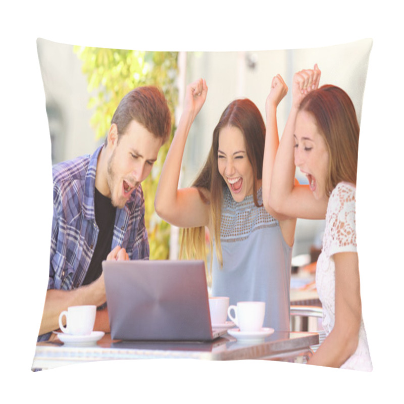 Personality  Friends Giving A Laptop Gift To A Surprised Girl Pillow Covers