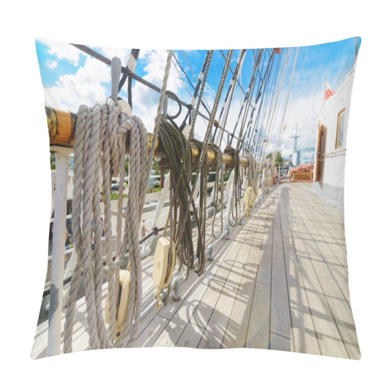 Personality  Ropes On A Sailboat Pillow Covers