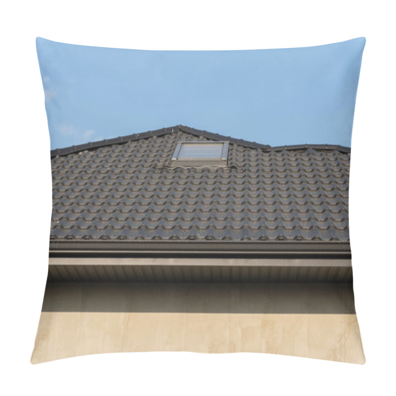 Personality  The Stylish Roof Of A Contemporary House Showcases A Sleek Tiled Design With A Skylight, Harmonizing With The Blue Sky Above, Highlighting Modern Architectural Aesthetics. Pillow Covers