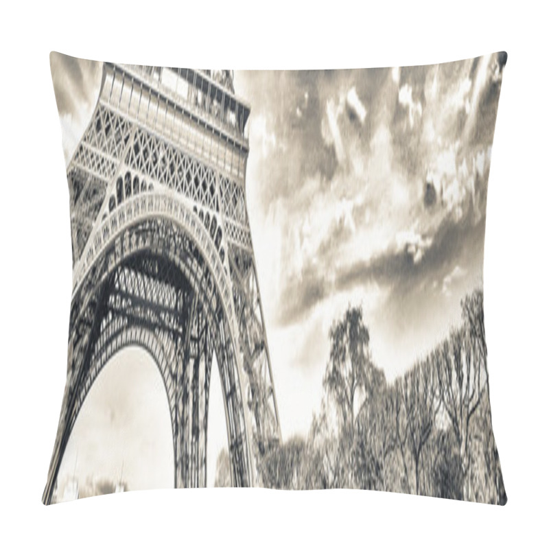 Personality  Eiffel Tower In Winter, Paris Pillow Covers