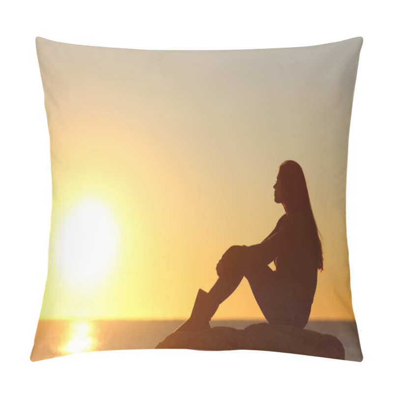 Personality  Woman Silhouette Watching Sun In A Sunset Pillow Covers