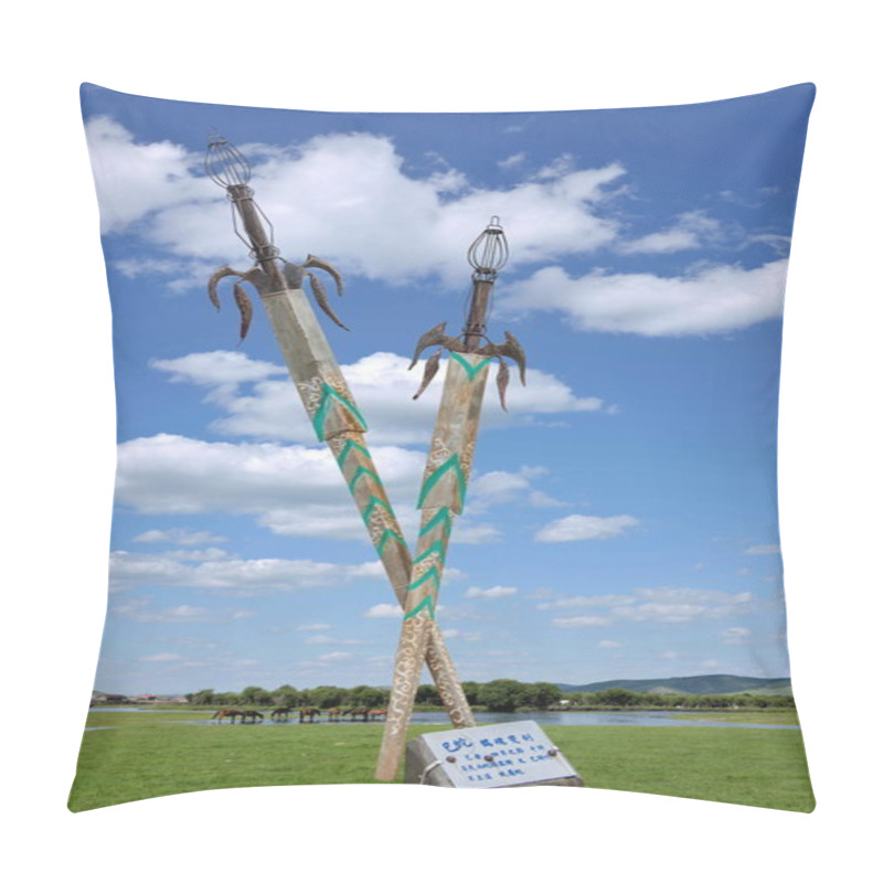 Personality  Dali City, Yunnan Dragon Soul Swords Weapons ---- Crane Pillow Covers