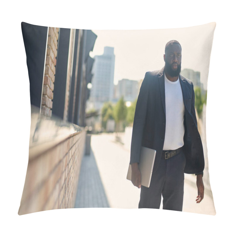 Personality  A Dark-skinned Man In An Elegant Suit In The Street Pillow Covers