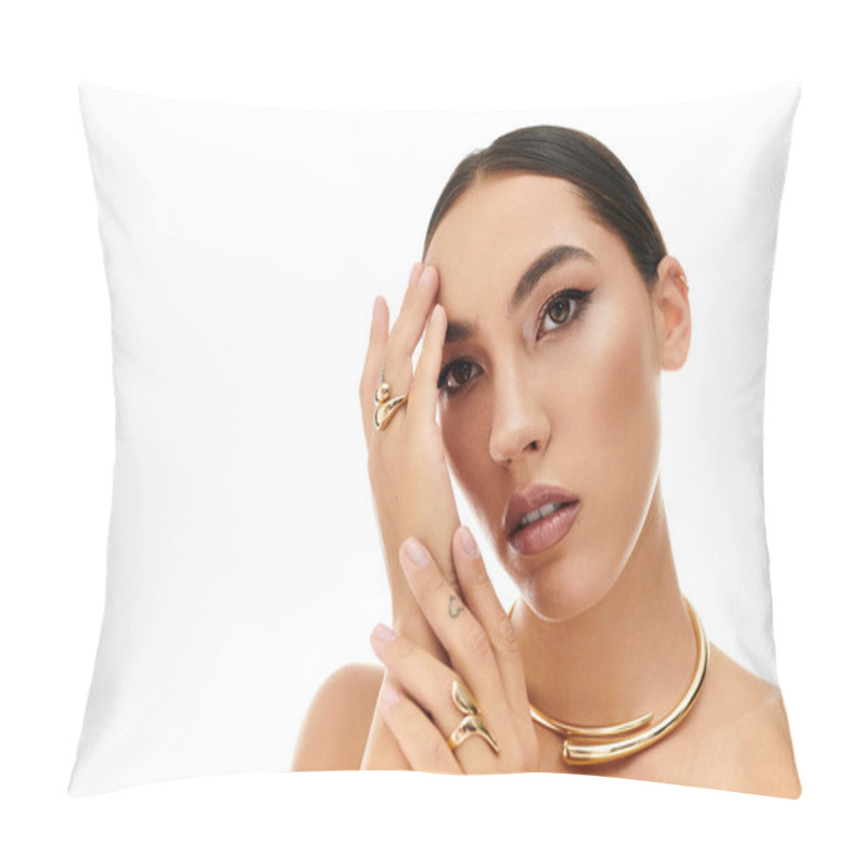 Personality  A Beautiful Woman Adorns Herself With Striking Gold Jewelry, Exuding Elegance And Confidence. Pillow Covers