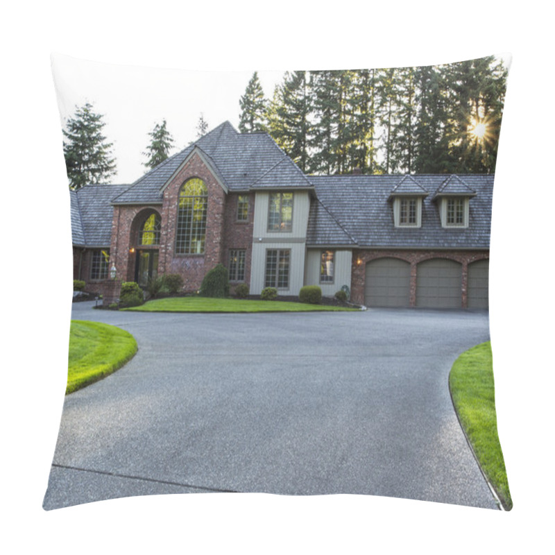 Personality  Large Driveway To Home Pillow Covers