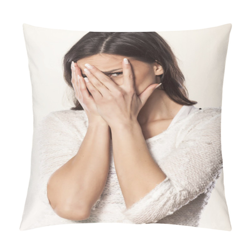 Personality  Peeking Through Fingers Pillow Covers