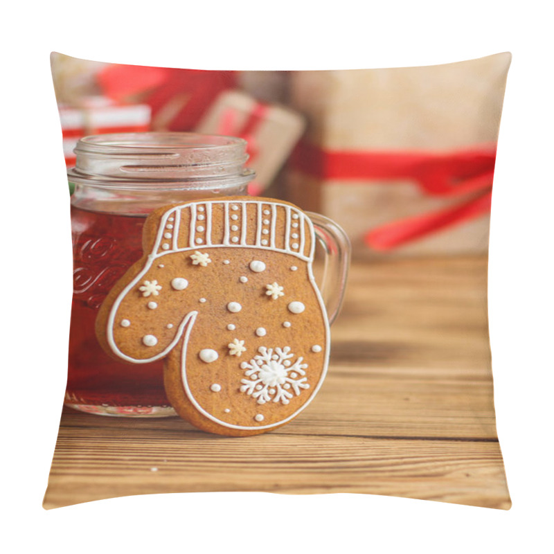 Personality  Christmas Background With Gingerbread Cookies And Gifts Pillow Covers