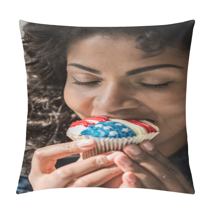 Personality  American Girl Bite Cupcake Pillow Covers