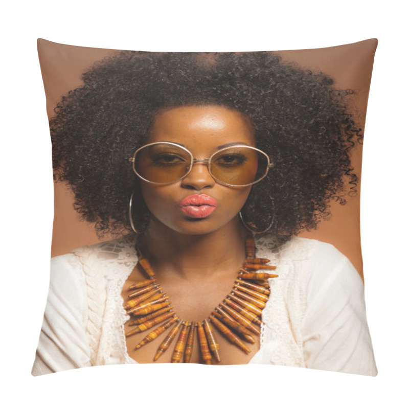 Personality  Retro 70s Fashion Black Woman With Sunglasses And White Shirt. B Pillow Covers